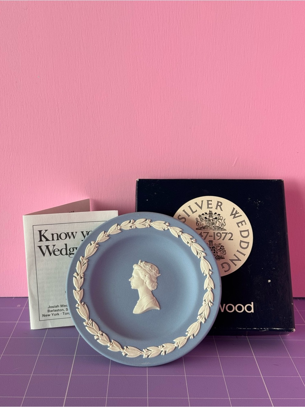 1977 Wedgwood Blue Jasperware Queen Elizabeth ll cameo Commemorative jubilee